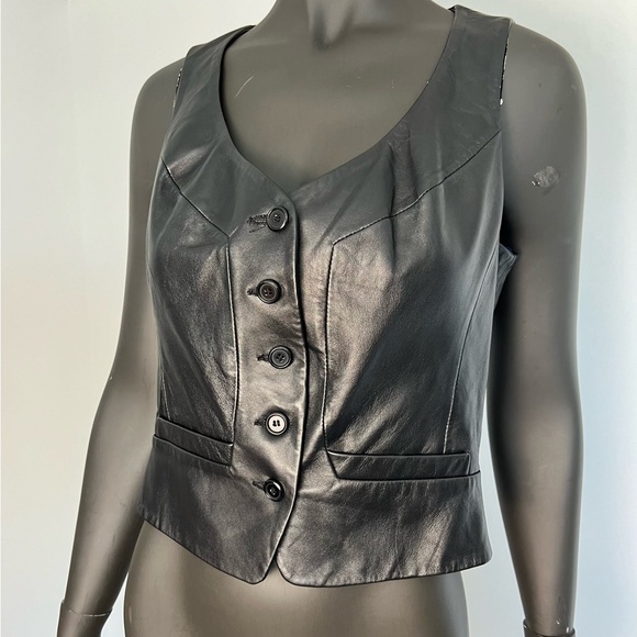 Danier Jackets & Blazers - Danier black genuine leather womens vest